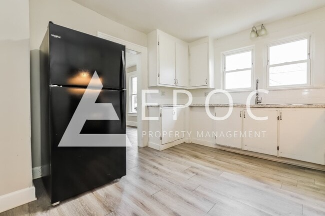 Building Photo - 515 Mentor St