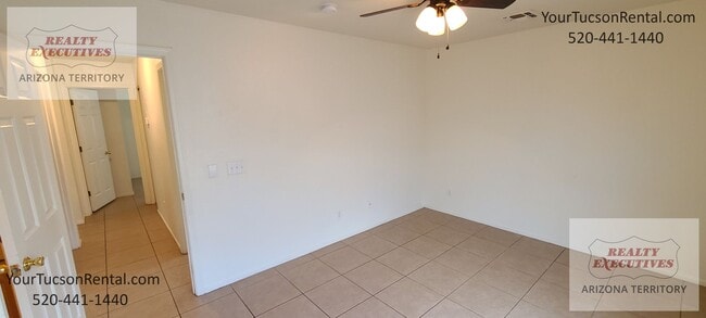 Building Photo - Valencia Rd & Headley Rd 3/2 - All tile fl...