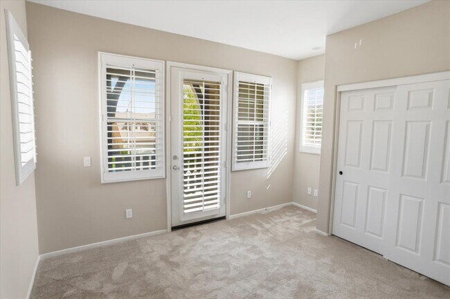 Building Photo - Spacious Alta Vista Valencia Home with Loft, Private Yard, and Community Amenities