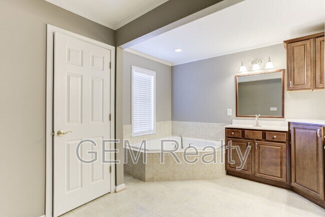 Building Photo - 15617 Mockingbird Ln