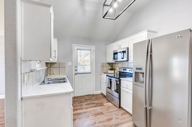 Building Photo - 2930 Saulsbury Dr