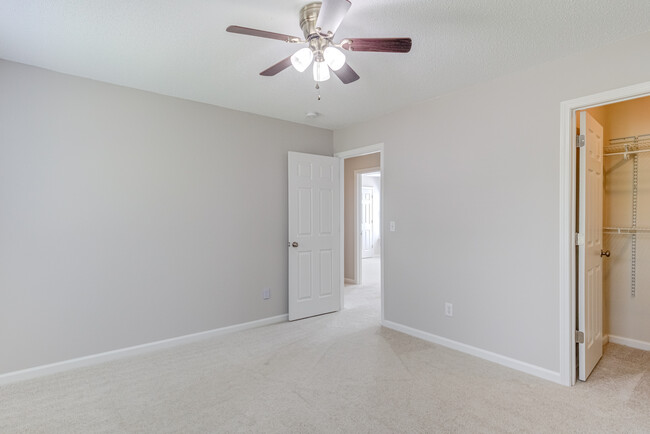 Building Photo - 2112 Echo Glen Ln