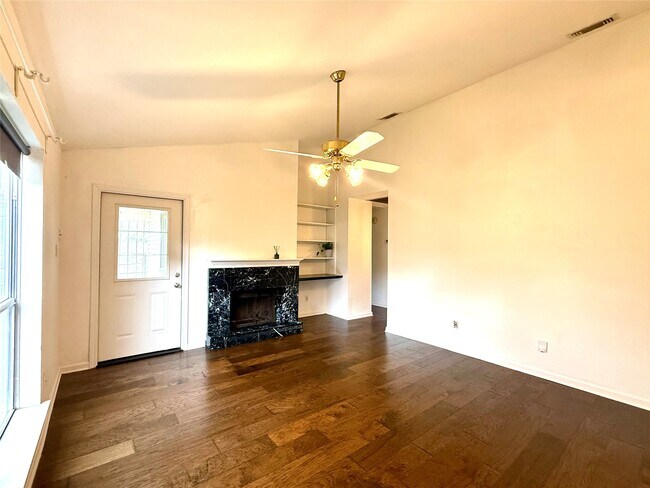 Building Photo - 13222 Pebblewalk Cir N