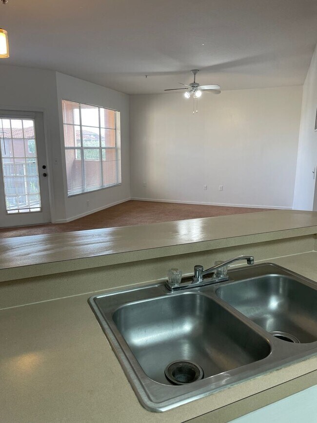Building Photo - Luxury property. One bedroom condo