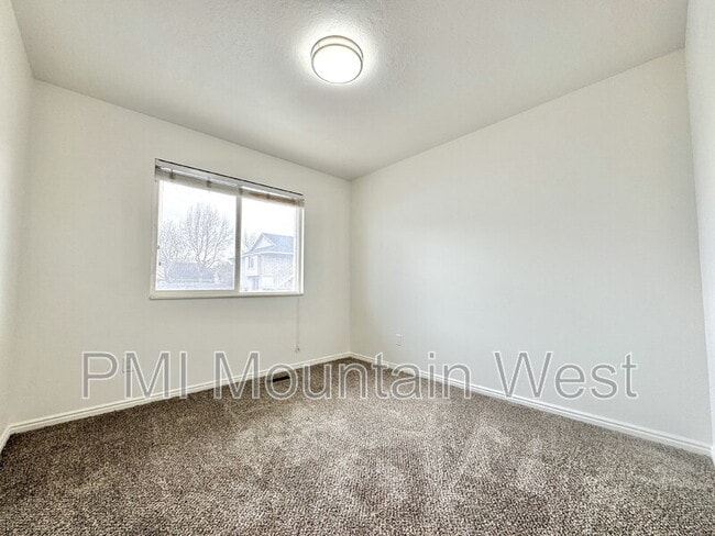 Building Photo - 49 S 200 W