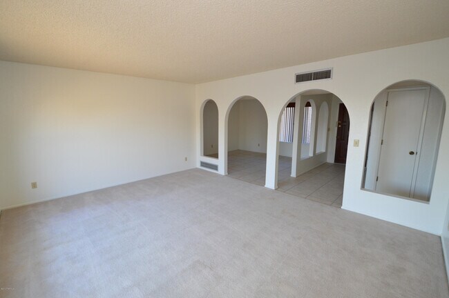 Building Photo - 7722 E Knollwood Cir