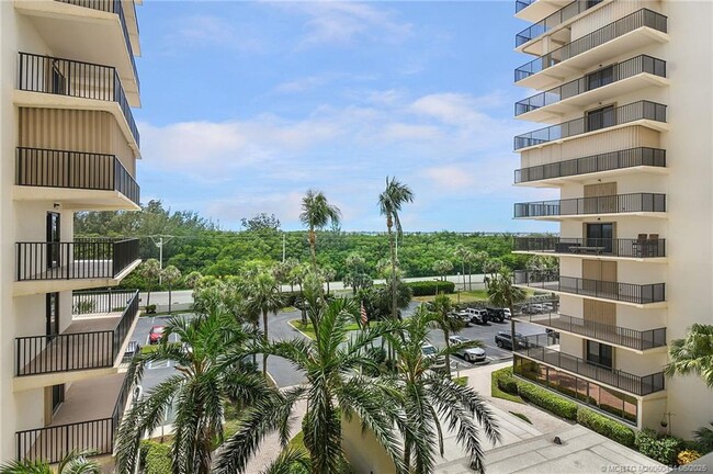 Building Photo - 10044 S Ocean Dr