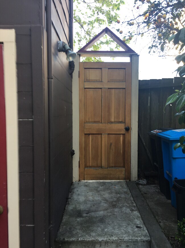Gate entry - 2820 Baker St
