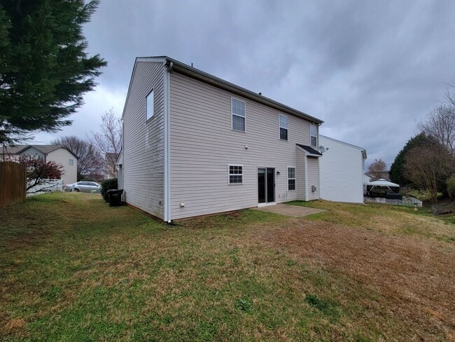 Building Photo - 4 bed, 2.5 Bath Home Available in Chartwel...