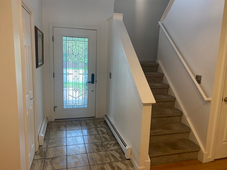 Building Photo - 61 Trotters Way