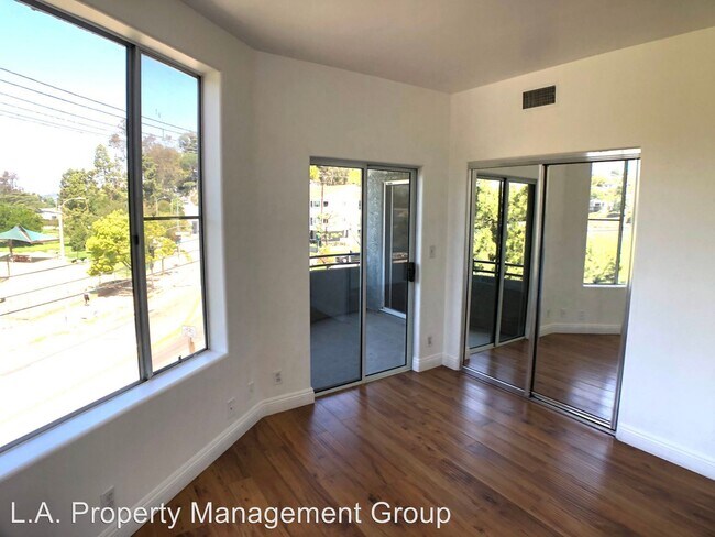 Building Photo - 1890-1896 Silver Lake Blvd