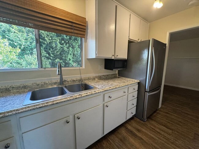 Building Photo - 4559 Westridge Dr