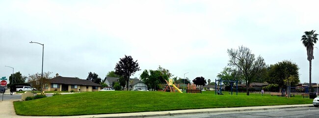 Building Photo - 1010 Nez Perce Dr