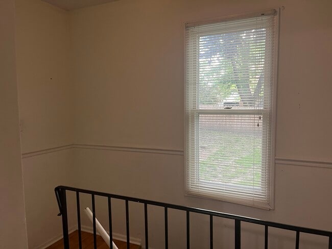 Building Photo - 821 Brentwood Dr