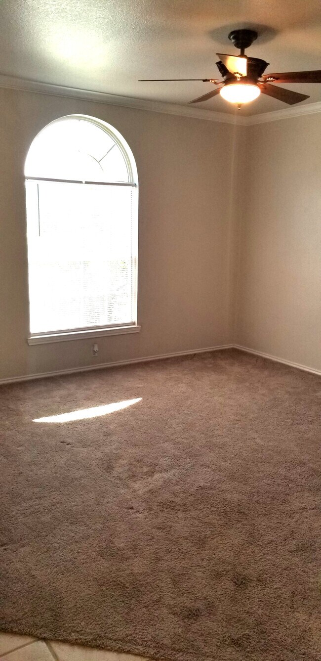 Building Photo - 619 Rolling Hills Dr