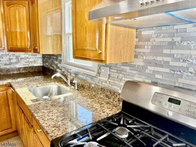 Building Photo - 30 Cottage Pl