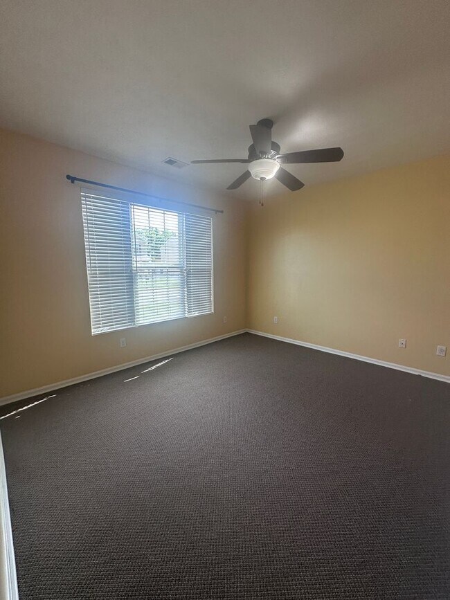 Building Photo - Bannon Crossings 3-bed, 2-bath Ranch