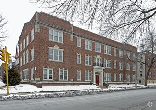 Building Photo - 1725 E Park Pl