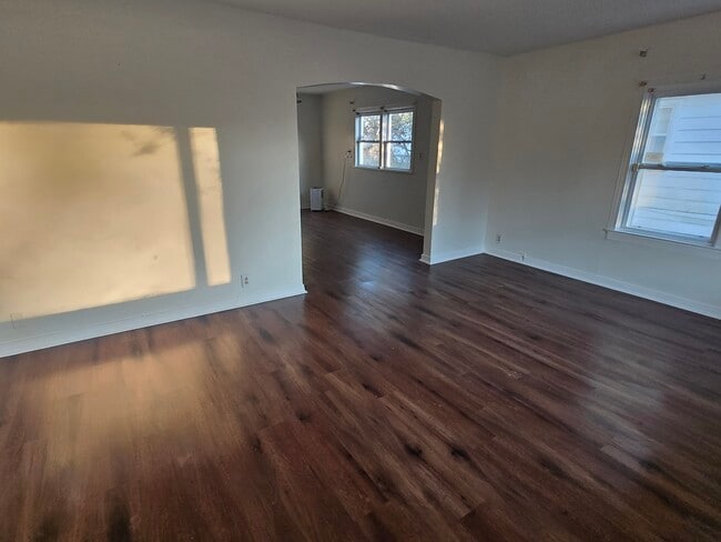 Building Photo - 306-311 11th Ave NW