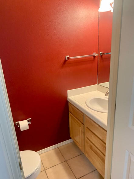 Building Photo - 104 S Yellowstone Ave