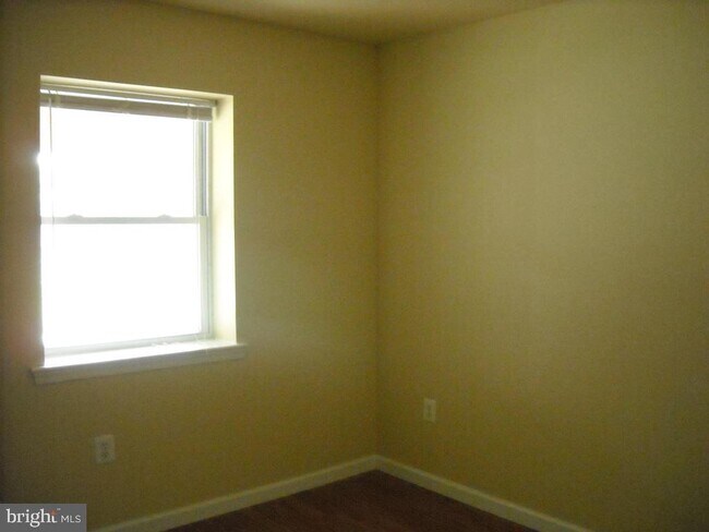 Building Photo - 5615 Minoso Dr