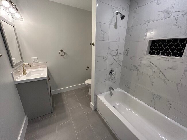 Building Photo - 150 Rumney Rd