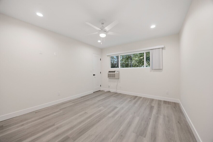 Building Photo - 5409 Radford Ave