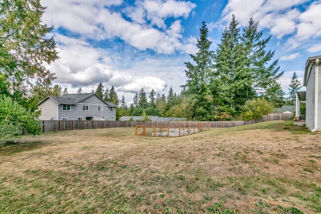 Building Photo - Cozy 3 Bedroom Home on a Large Lot!