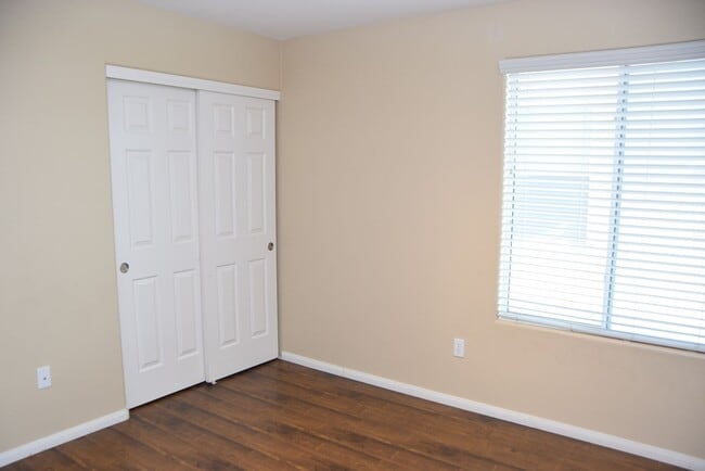 Building Photo - BEAUTIFUL 4 BEDROOM, 2.5 BATH SINGLE-FAMIL...