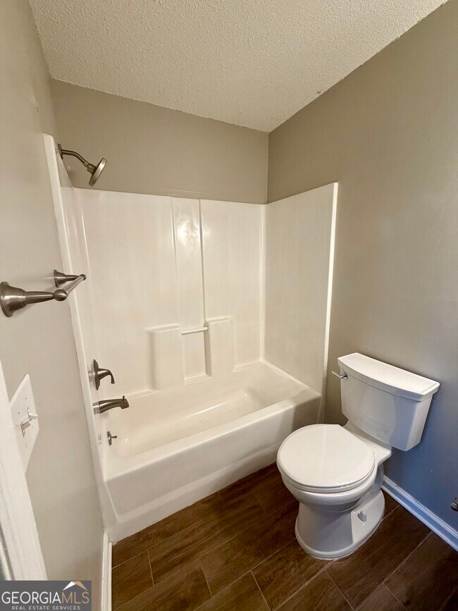 Building Photo - 438 Admiral's Walk Dr