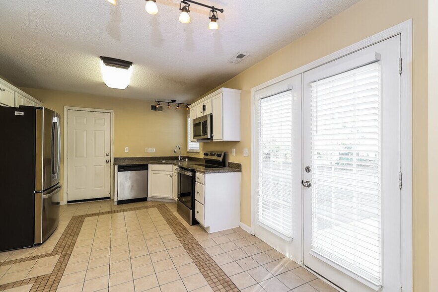 Building Photo - 12539 Autumn Blaze Dr