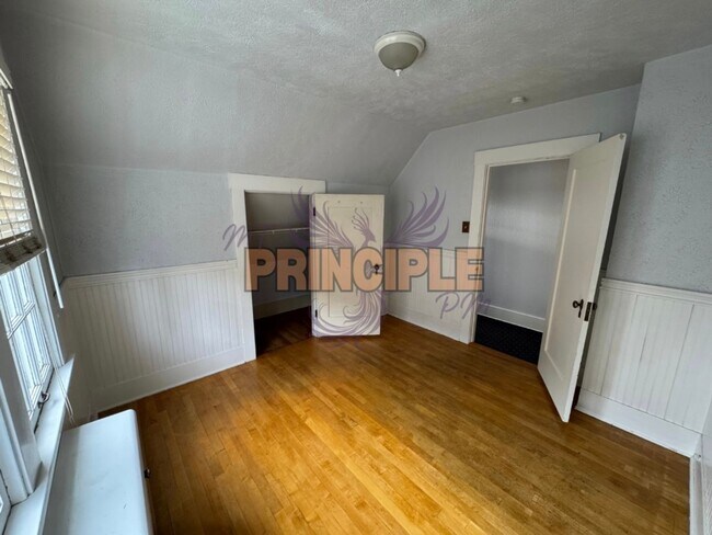 Building Photo - Charming Three-Bedroom Home with Garage and Yard