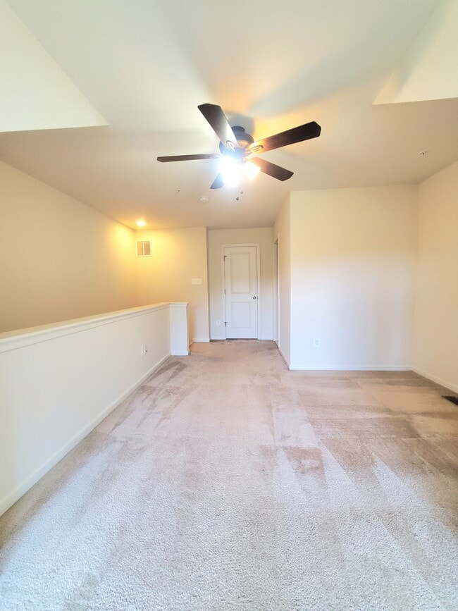 Building Photo - 135 Prado Ln