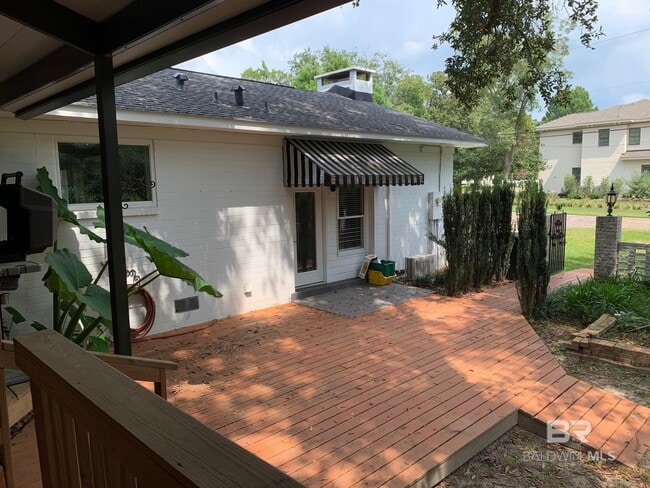 Building Photo - 371 S Church St