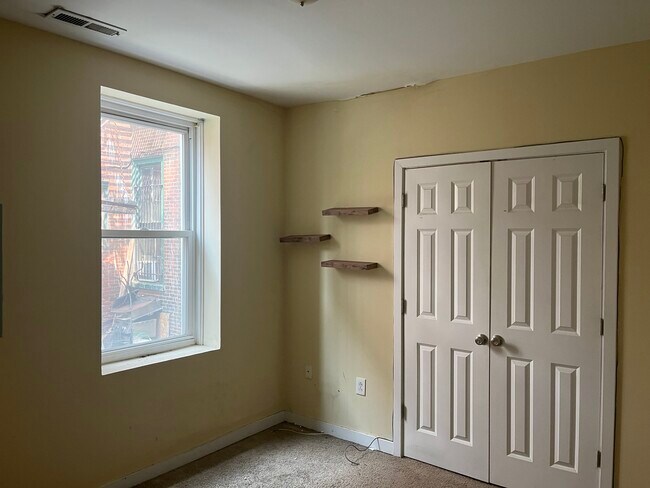 Building Photo - 4056 Chestnut St