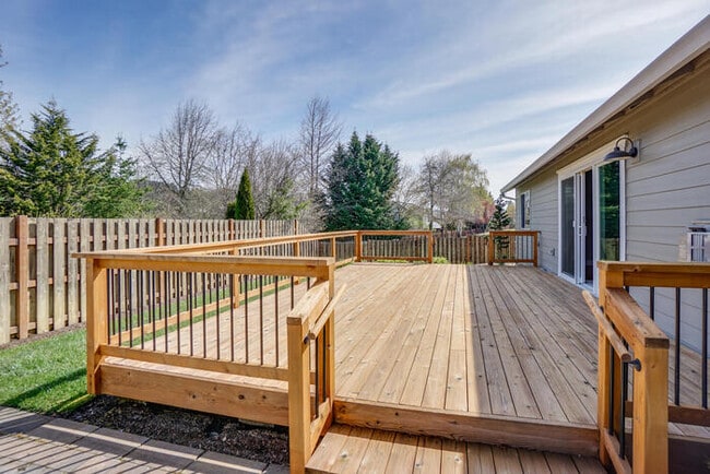Building Photo - BEAUIFUL RAMBLER IN SOUTHVIEW HEIGHTS