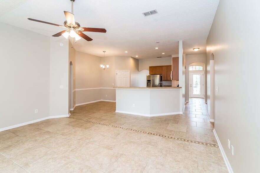 Building Photo - 2917 Thorncrest Dr