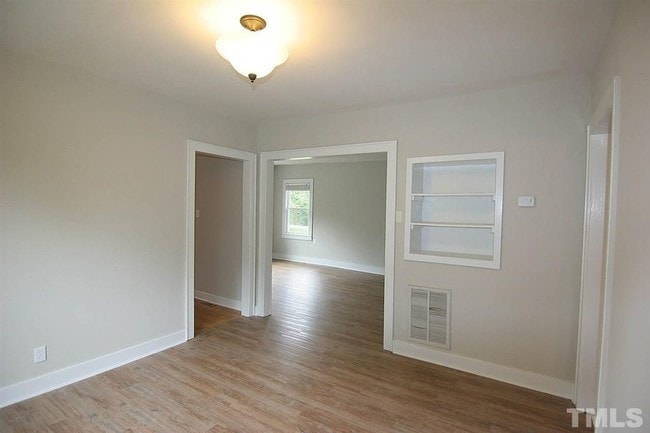 Building Photo - 925 Jones Dairy Rd