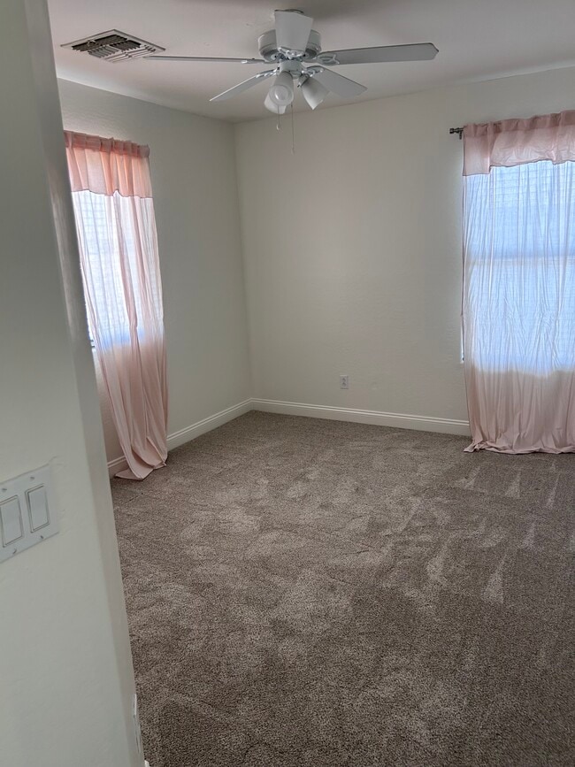 Building Photo - 21351 E Nightingale Rd