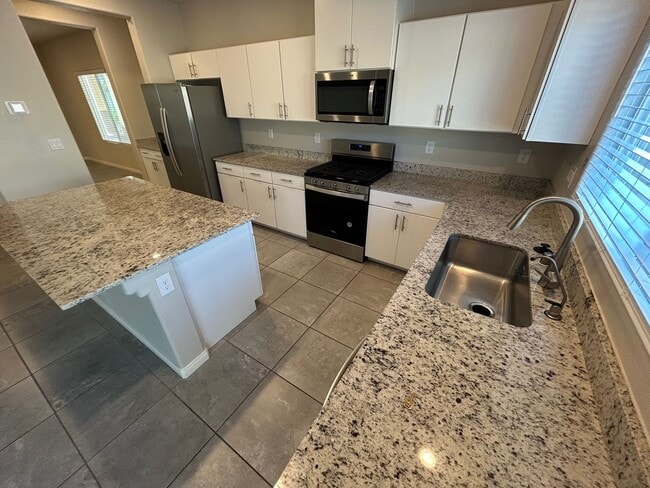 Building Photo - Gorgeous two-story home with 5 bedrooms and 3 bathrooms in a gated community