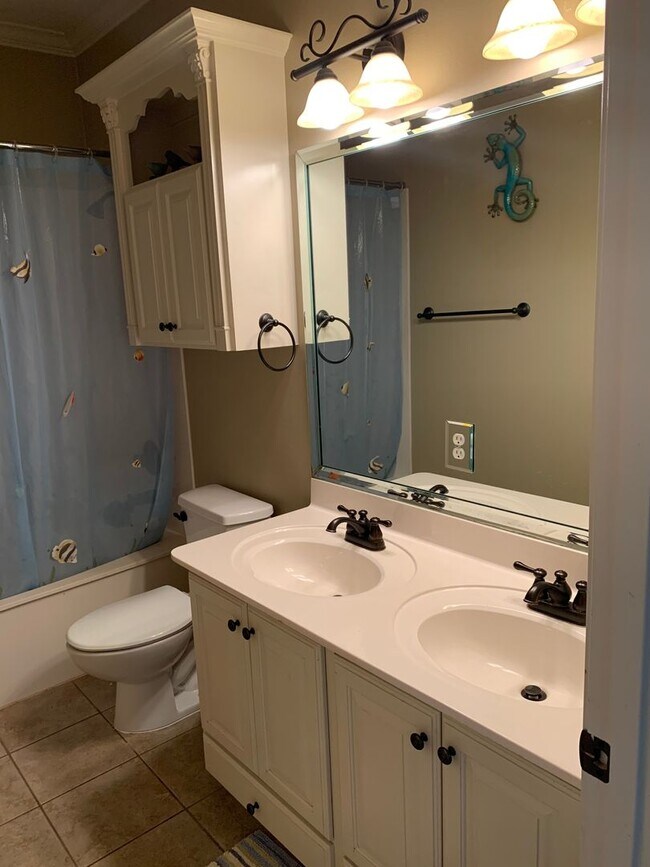 Building Photo - Rental in Gated Community