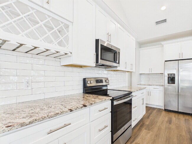 Building Photo - 3-Bed, 2-Bath Home in Fredericksburg – You...