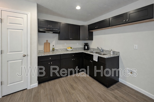 Building Photo - 1454 Francis St