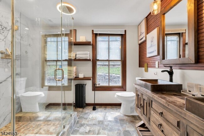 Building Photo - 363 Lakeside Blvd