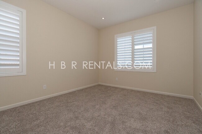 Building Photo - Questa Village - Mountain House- Spacious & Stylish 5-Bedroom Retreat in Mountain House – 3.5 Bat...