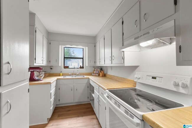 Building Photo - 64 Cedar Knoll