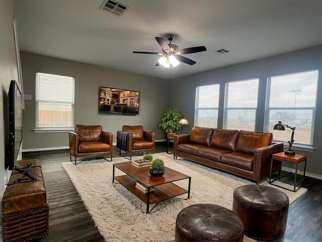 Building Photo - 13120 Dearbonne Dr