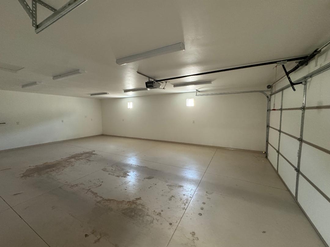 Attached 2 car garage - 1051 Fathom Dr