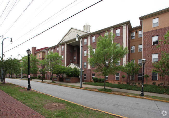 Primary Photo - Heritage Commons Student Living