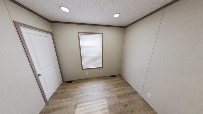 Building Photo - 25382 Nuway Ave